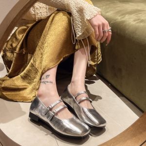 รองเท้าแมรี่เจนลําลอง ส้นหนา ปากตื้น แต่งหัวเข็มขัดคู่ สีเงิน เข้ากับทุกการแต่งกาย สไตล์โลลิต้า สําหรับนักเรียนหญิง