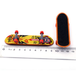 2Pcs Mini Alloy Finger Skateboard Kids Finger Skateboards Mini Skate Board Skateboard Toys