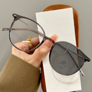 Kacamata Anti Radiasi Photochromic Vintage Pria Wanita Bingkai Bundar Ringan
