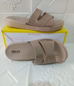 Sandal Flat Toe Slip-On Hilos Elegan untuk Wanita Dewasa - Warna Flat/Maroon/Floral