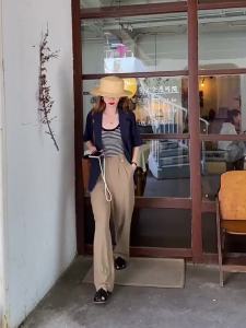 YOOYO.th ส่งด่วน เสื้อสายเดี่ยว เสื้อเอวลอยผ้าไหมพรมลาย 3 สี นี้พลาดเด้อ ส่งมี พร้อมส่ง