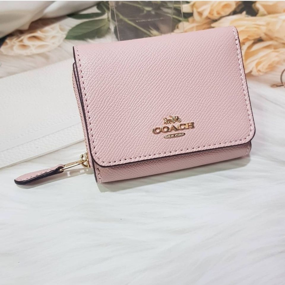 Light Pink Coach Wallet: A Comprehensive Guide