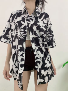 ชุดเซ็ต เสื้อเชิ้ตแขนสั้นลายดอก + กางเกงขาสั้นเรียบง่าย เริ่ดปัง