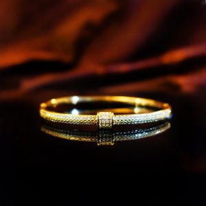 SEQUITO Luxury Ladies Wrist Jewelry Gold Plated Pave Sparkling White AAAAA Zirconia Open Cuff Slim Bangle for Romantic Dates B371