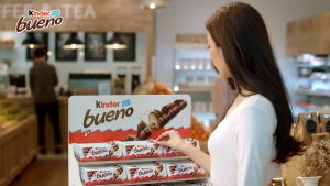 Kinder Bueno Value Pack White 117gm / Choco 129gm