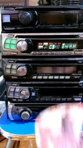 Máy phát nhạc liền Amply Alpine CDM 9821. Tính năng RADIO /CD /AUX /MP3/ OUT RCA. out changer.