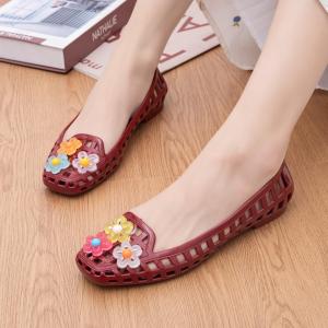2026 New Summer New Jelly Sandals Women Flat Sparkly Transparent Beach Slide