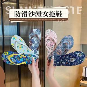 WomenS Flat Flip-Flops With Floral Design Fashionable And Trendy Outdoor Beach Sandals For Women