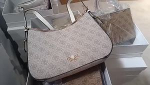 gs Guess Home Foreign Trade European and American Simple Versatile Style 2024 New printed solid color chain bag for shoulder crossbody or wear
