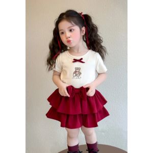 Setelan Viral Cartoon Cake Anak Perempuan Usia 2-5 Tahun | Pakaian Import Bahan Premium Terbaru Model Baju Kaos Katun Lengan Pendek Variasi Leher Renda & Pita Motif Beruang Kombinasi Rok Katun Tingkat Pita | Set Kaos Casual Gaya Korean Style | Skc