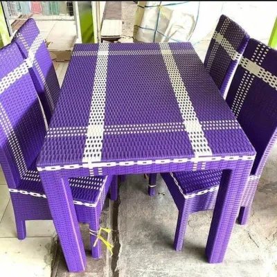 Meja makan k4 rotan sintetis