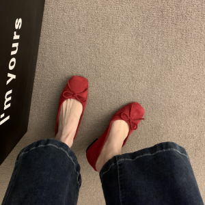 COD Kasut Tapak Rata Kasut Sudu Balet Lembut Wanita Musim Bunga dan Musim Luruh a Baru a Cina Baru Merah Liar Kasut Tunggal CNN