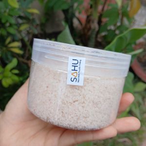 Muối ngâm chân Sahu có mùi hương dễ chịu giúp thư giãn giảm căng thẳng