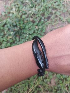 Gelang Akar Bahar Hitam Lentur Ukir Kujang