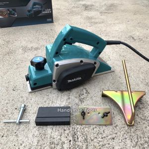 Makita กบไสไม้ 3 นิ้ว รุ่น 1900B กำลัง 580W หน้ากว้าง 82mm กินไม้ลึกได้ 2mm แถมใบกบ 2 ใบ