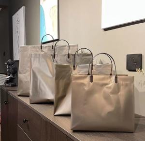 TOTE BAG HAMPERS METALIC DOFF / TOTE BAG HAMPERS HOLOGRAM