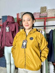 Jaket parasut untuk olahraga jaket sauna running naik gunung goes gym jaket lari dan lain lain