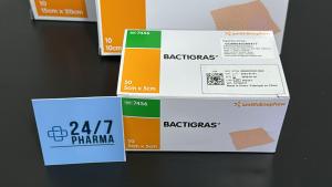 Bactigras Smith & Nephew 10X10CM 5X5CM 15X20CM Acetate Tulle Gras Dressing SN S&N bactigrass Chlorhexidine Paraffin 樂輝殺菌油性紗布 7461 7457 7456 86300401 86300403