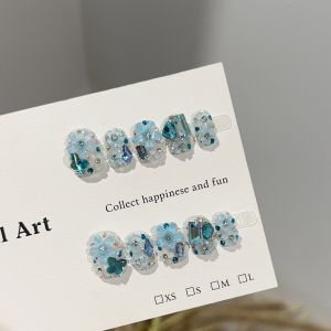 Press-on Nails Kamay Na Ginawa Na Asul Na Maliit Na Bulaklak Na May Diamante Maikling High-end Nail Art Fashion