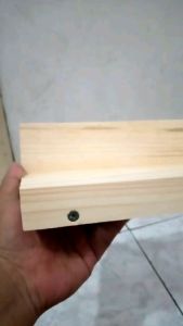 ambalan kayu rak J dekorasi hiasan dinding tembok minimalis buku foto vas bunga