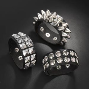 VIVIDI Da PU Vòng tay đinh tán Hàng móng tay Có thể điều chỉnh kích cỡ. Vòng tay phong cách punk Phong cách Steampunk Vuông Rộng Vòng tay đính gai Nam Nữ
