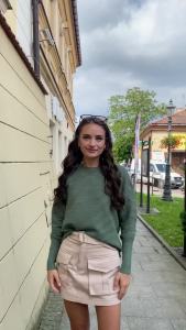 Zeagoo  Womens  2025  Autumn Sweater Casual Long Sleeve Round Neck Ribbed Knit Side Slit Pullover Sweater