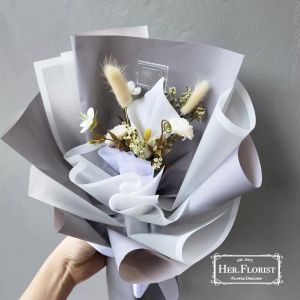HER.FLORIST Single Cala Lily Soap and Dried Flowers Bouquet / Buket Bunga Sabun Cala Lily dan Bunga Kering / Buket Wisuda