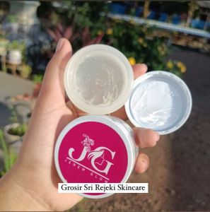 Moisture Hydro 30gr boost pelembab wajah by Inem daster/mois jenem