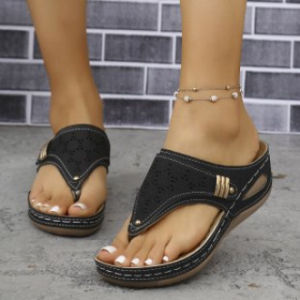 2025 WomenS Outdoor Vacation Sandals Thick-Soled Wedge Roman Style Mom Shoes Spring Summer Flip-Flops For Women