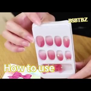 Short Star Press on Nails SquareFrench Fake Nails with RhinestonesShiny Stars Designs Nude False Nails Full Cover Stick on Nails Accessories Press on Nails for Women24Pcs
