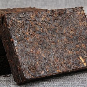 1kg 2007 Aged Menghai Jujube‑Aroma Ripe Pu‑er Brick Tea Bamboo‑Shell Wrapped Fermented Tea