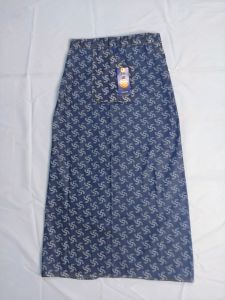 váy jeans chống nắng xẻ tà Vải Trơn Và Hoa Văn 02