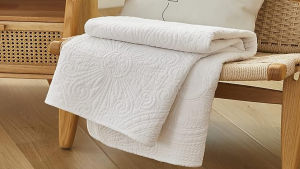 Egyptian Cotton Quilted Bedspread / Blanket / Throw. 5 Star Hotel Collection. Premium Quality