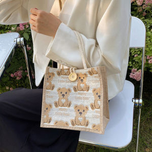 TKGirl  พร้อมส่งแล้วจ้า กระเป๋าแฟชั่นแบบหิ้วน่ารักตะมุตะมิ งานน้องหมีน่ารักมากๆ มีให้เลือก 3 สี ใครหากระเป๋าใช้งานแบบน่ารักๆ จัดเลยรุ่นนี้เหมาะมาก