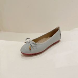 IELGY รองเท้ารองเท้าส้นเตี้ยผู้หญิงมีโบว์ผูกเชือกรองเท้าม้วน2024ฟองนุ่มรองเท้า Beanie ใส่ทำงาน