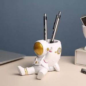 Astronaut Pen Holder Round Pen Holder Storage Pencil Holder Spaceman Figurine Statues Ornament Makeup Brush Holder Desk Decor