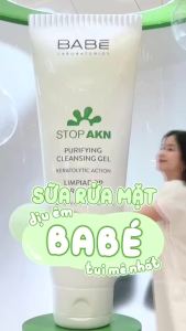 Sữa rửa mặt BABE Stop Akn Purifying Cleansing gel 200ml cho da dầu mụn - - Chất gel mát lạnh lướt đi êm ái trên da - Bọt lỏng mịn tơi xốp không dày đặc - pH = 5.0 trung tính với pH tự nhiên giúp củng cố hàng rào bảo vệ da - Mùi hương thơm dễ ch