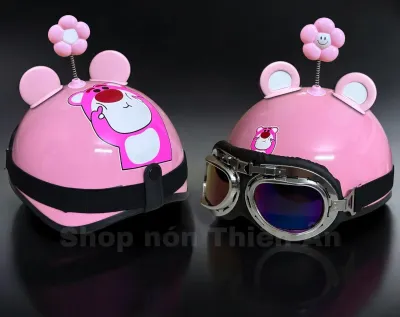 Nón Bảo Hiểm Kính Phi Công Gấu Dâu - Mũ Bảo Hiểm Sơn Phủ Nano Kèm Tai Gấu 2 Màu + Bông Hoa Siêu Cute