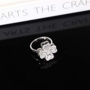 BAGUO Tính cách Quà tặng bạn bè Lãng mạn Rhinestone Trang sức dự tiệc Màu bạc Sang trọng Màu vàng Nhẫn đeo tay nữ Quay vòng Zircon Nhẫn cỏ bốn lá Phong cách Hàn Quốc