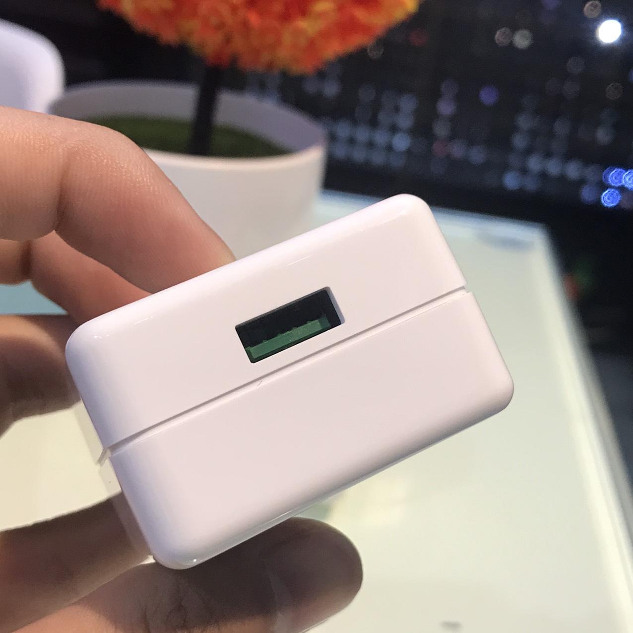 Làm thế nào để phân biệt sạc VOOC chính hãng và hàng giả khi mua phụ kiện cho điện thoại Realme 5 Pro của bạn?