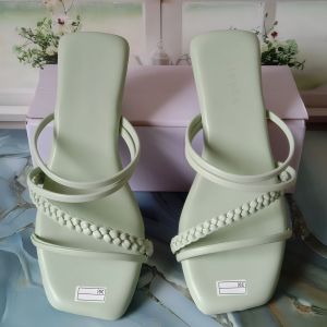 Sandal Flat Perempuan Dewasa Hak Tahu 2 CM dengan Model Tali Kepang Silang Tebaru 2024! (BISA COD)