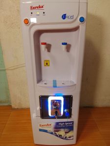 HOT/COLD- EXCEL- WATER VENDO MACHINE - COMPRESSOR TYPE - COIN OPERATED