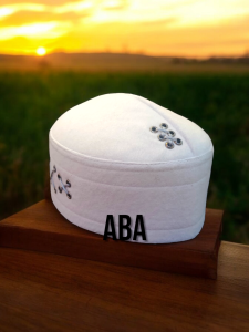 (ecer) peci kopiah songkok  bugi putih dan hitam peci haji pria anak dewasa  bahan kekar halus nyaman di gunakan muda di cuci tidak luntur