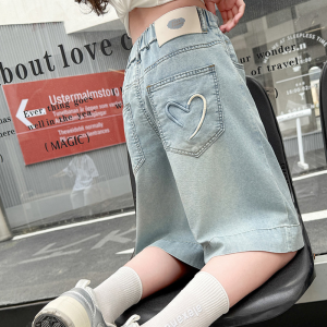 กางเกงยีนส์เด็กผู้หญิงขาสั้น กางเกงขาสั้นเด็ก แฟชั่นฤดูร้อน กระเป๋าหลาย การออกแบบหัวใจรัก น่ารัก 【จัดส่งจากประเทศไทย】