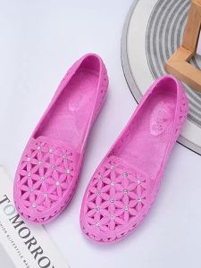 [Free Shipping] Perforated Womens Shoes Versatile New Korean Style Ladies Sandals Beach Summer Closed-Toe Hollow Flat Nurse Shoes