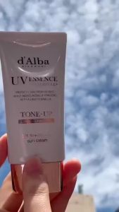 Kem chống nắng dAlba nâng tông da UV Essense Waterfull Tone-up Sun Cream SPF 50++ 50ml
