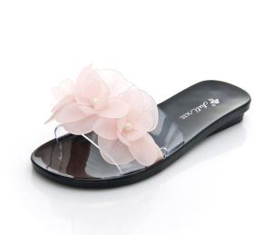 New Summer Korean Style Flower Crystal Jelly Sandals   Fashion Flat Transparent Outdoor Non-Slip Beach Flip-Flops ㏇L0529