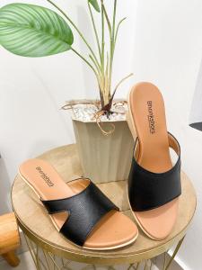 sandal kulit sukaregang garut sol karet tinggi  5cm model terbaru  Berlobang di samping