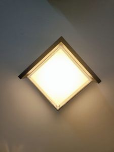 Đèn gắn tường trang trí ngoài trờitrong nhà hiện đại VuôngTròn Cao cấp - mã 154