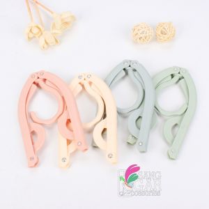 Gantungan hanger baju lipat portable travel plastik SGA RT72